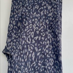 Spanx Printed Leggings. Sz. Lg. Black, gray, blue Like New.